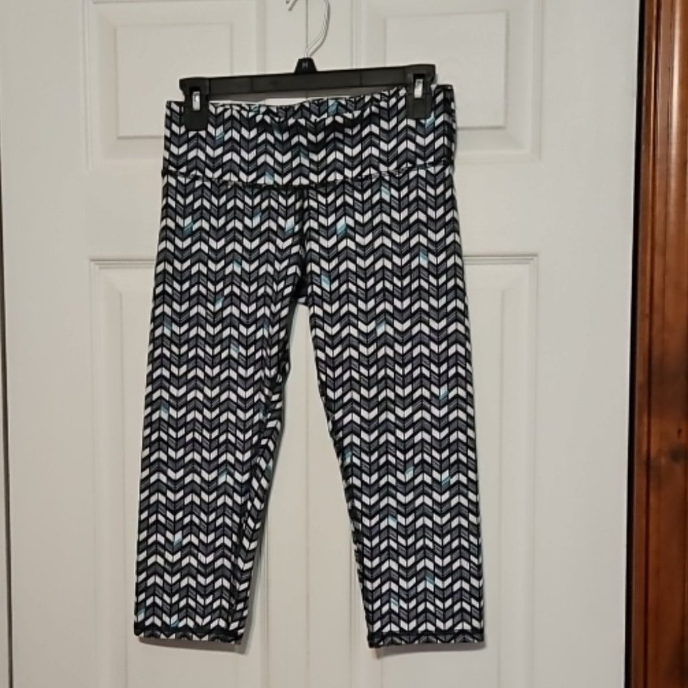 Ladies Alo Yoga Cropped Leggings Size Small